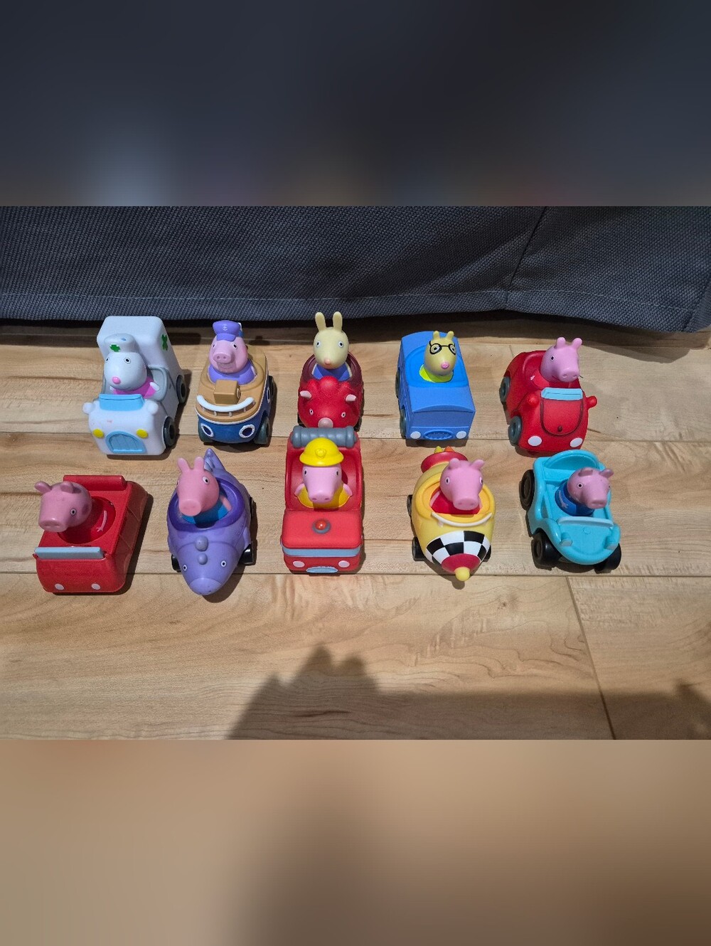 12 Peppa Pig characters in vehicles (characters don't come out of the vehicles)